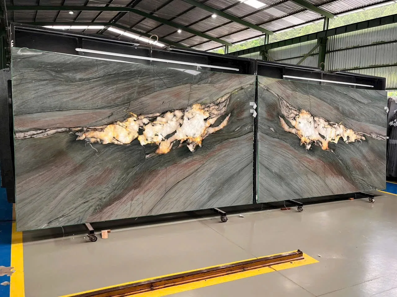 Đá Xuyên Sáng Quartzite Brazil